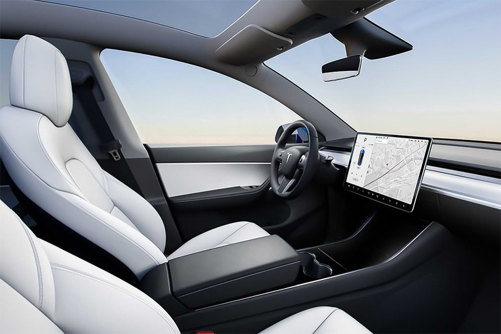 Вид спереди Model Y