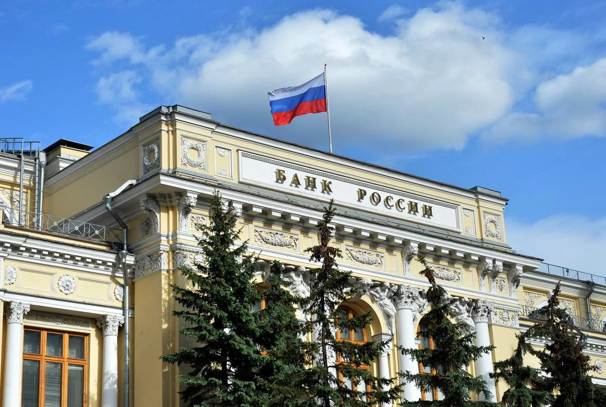 В статье поговорим о решении Банка России понизить ключевую ставку до 4,5%. Надо сказать, что это минимальное значение ключевой ставки за всю историю современной России.-2