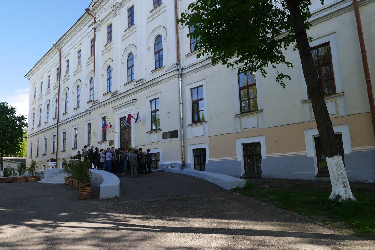 Во дворе Тверского медуниверситета. Май 2019 года. Фото Таисии Круговых