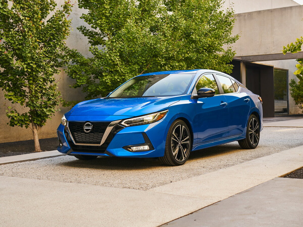 А это новое поколение Сентры, которое появилось ещё в прошлом году, но до нас оно не доедет.