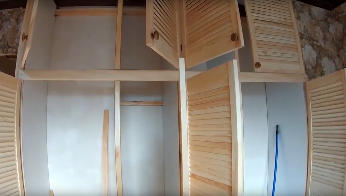 Встроенный шкаф из дерева своими руками