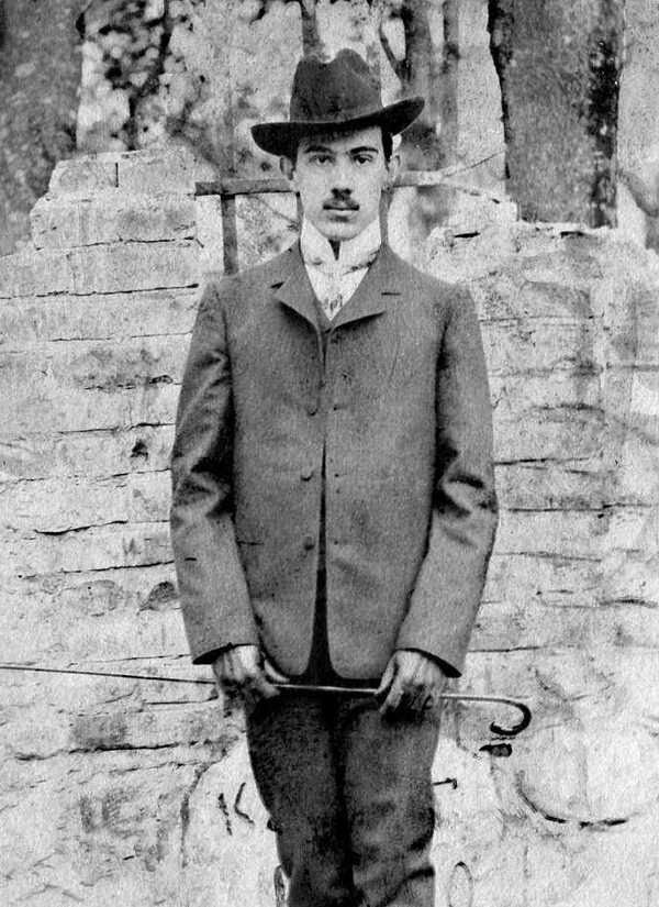 Александр Беляев в возрасте 21 года. Смоленск, 1905 г.