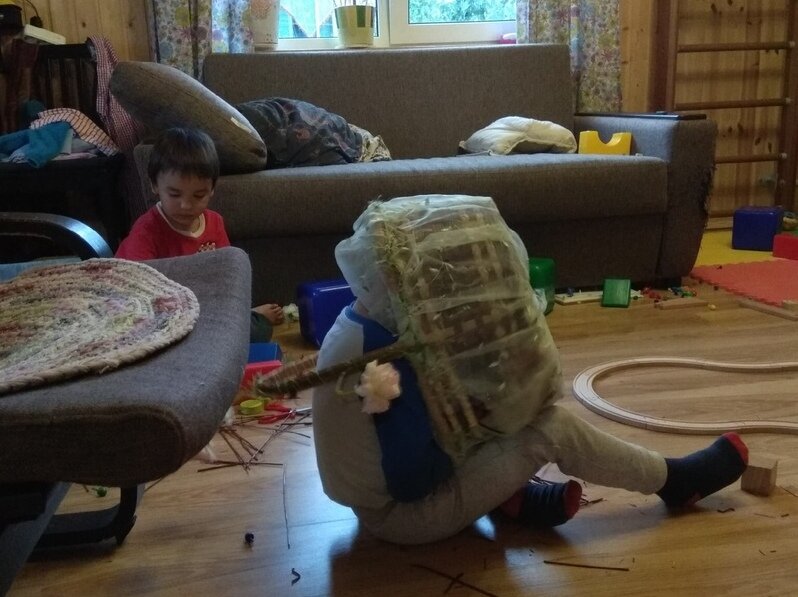 Пока мы веселились, #дети тоже не унывали - съели мороженое и уничтожили Катину свадебную корзину, которую она хранила 6 лет.