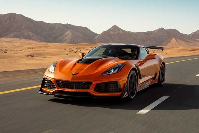 10 место
Chevrolet Corvette ZR1 2018
Цена: от $ 120 000
Разгон от 0 до 100 км/ч: 2,9 секунды