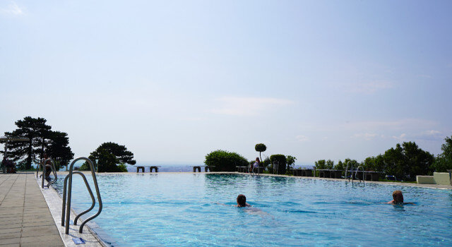 Тот самый бассейн с видом на Вену