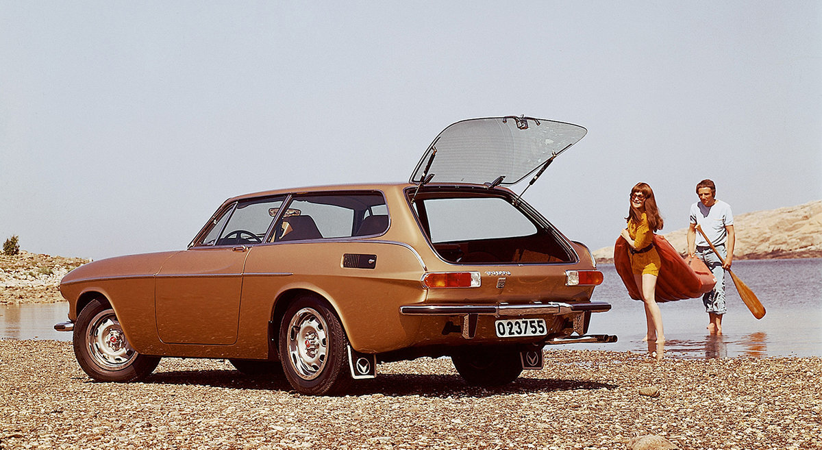  Volvo P1800 — серия спортивных автомобилей, выпускавшихся компанией  в кузове купе с 1961 по 1973 год за год до прекращения производства обрел второй тип кузова, компания назвала его  шутингбрейк ,