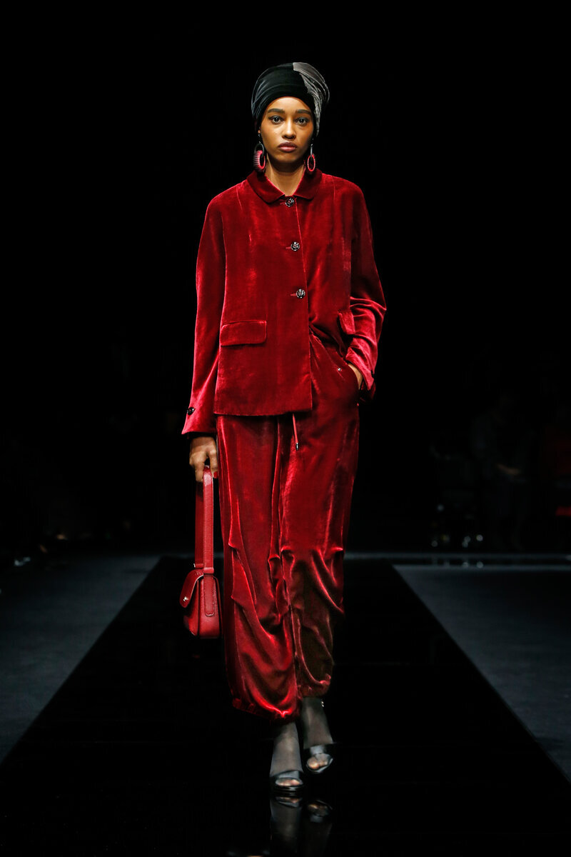 Платья осень зима 2024. Каролина херрера платья 2022. Versace 2017 осень зима платья. Valentino коллекция осень-зима 2020-2021. Платья осень зима 2024.