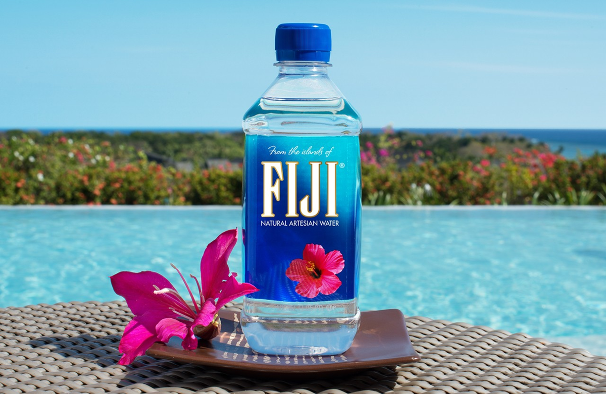 Fiji минеральная вода. Фиджи вода 1 л. Вода Fiji 1л. Бутылка Фиджи.