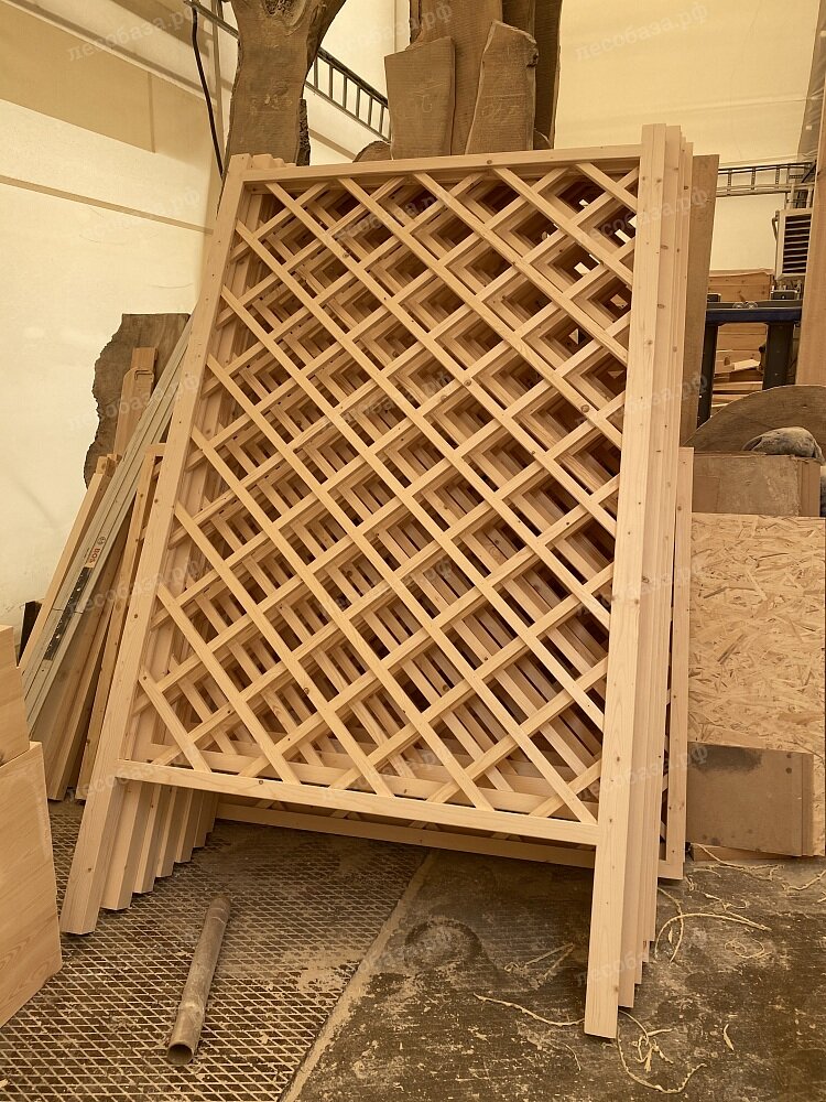 Шпалеры с обрамлением - столбами от столярной фабрики Лесобаза.рф