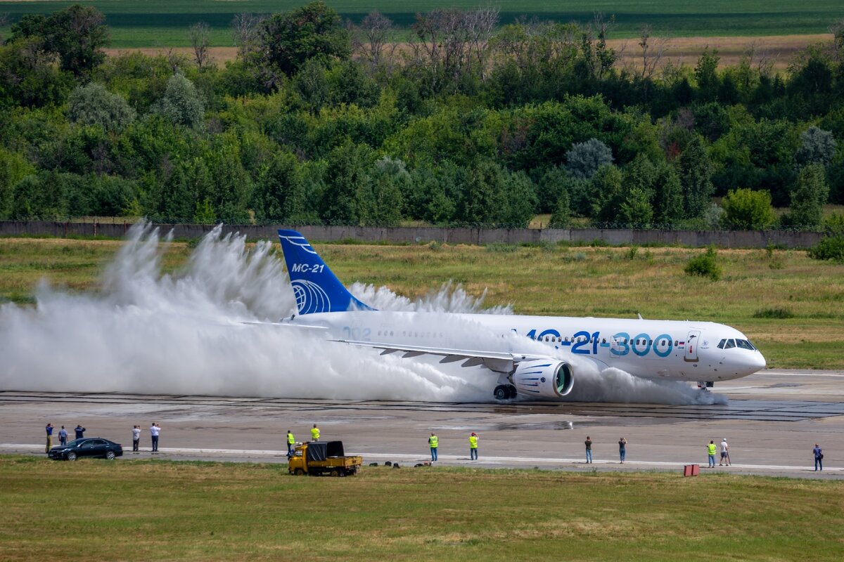 4 июля самолеты. MC 21 300. Самолёт МС 21 300. МС-21-310. Иркут МС-21-300.