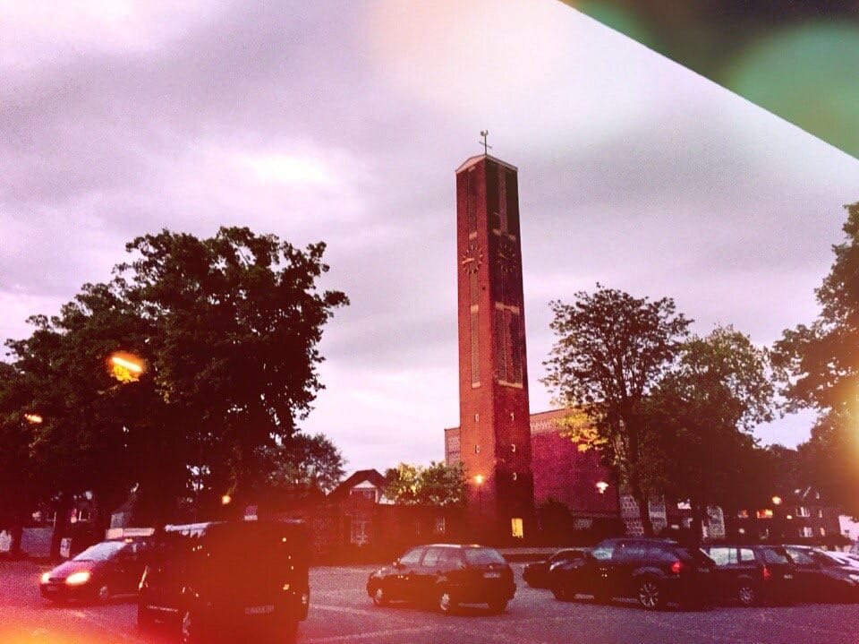 Интересный факт: часовня бьет в 00, 15 минут, 30 минут и 45 минут. По количеству колоколов ты можешь всегда определить время.