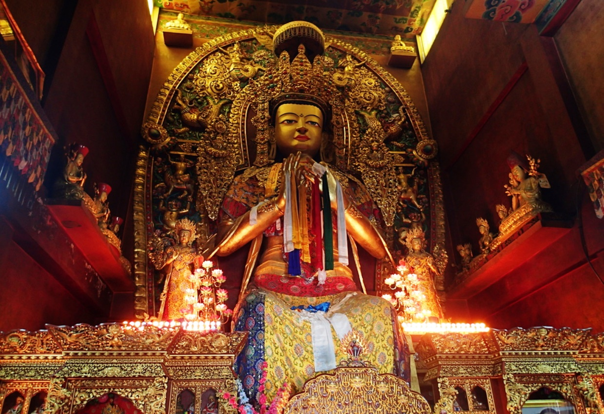 Внутреннее убранство православного и буддийского храма. Будда ступа Катманду. Боднатх храм Ваджра. Непал буддийские храмы. Боднатх храм внутри.