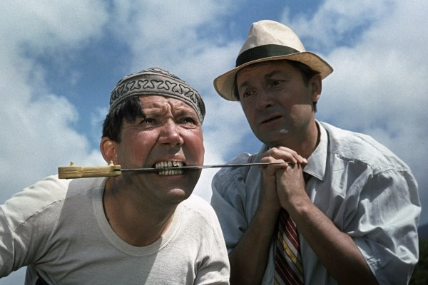 Как гласит легенда, мэтру советской комедии Леониду Гайдаю идея снять фильм, сюжет которого закручен вокруг похищения  девушки, пришла после того,  как в какой-то газете он прочитал об этом кавказском-4