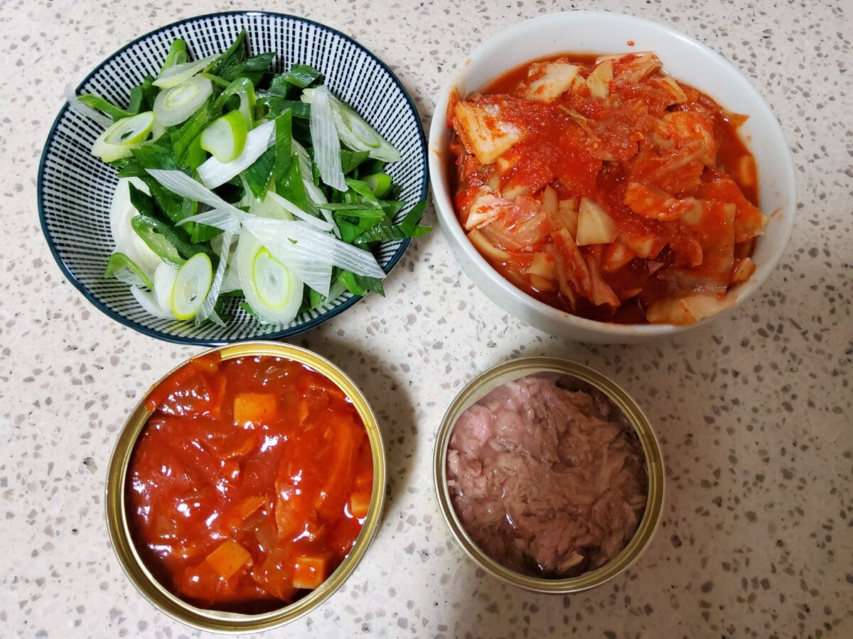 Кимчи чиге с тунцом ☆Корейский острый суп ☆ 참치김치찌개☆ | Немного здесь,  немного там | Дзен