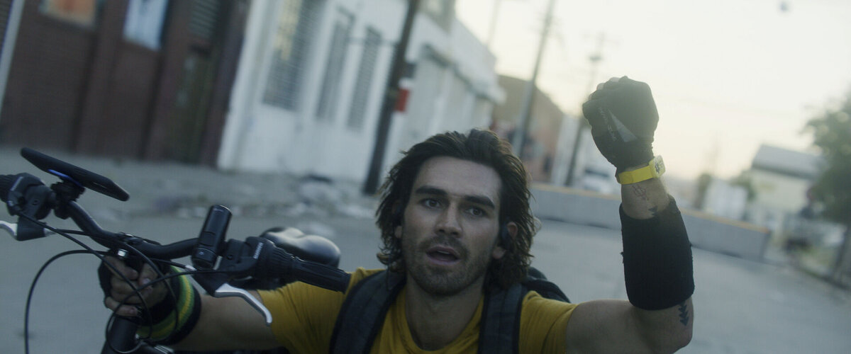 кадр из фильма "Птица в клетке. Заражение"