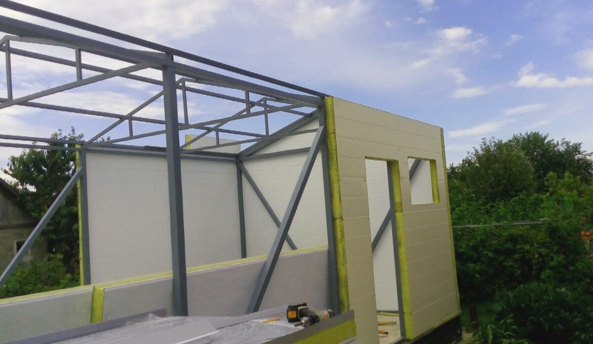 сборка дома из сэндвич панелей