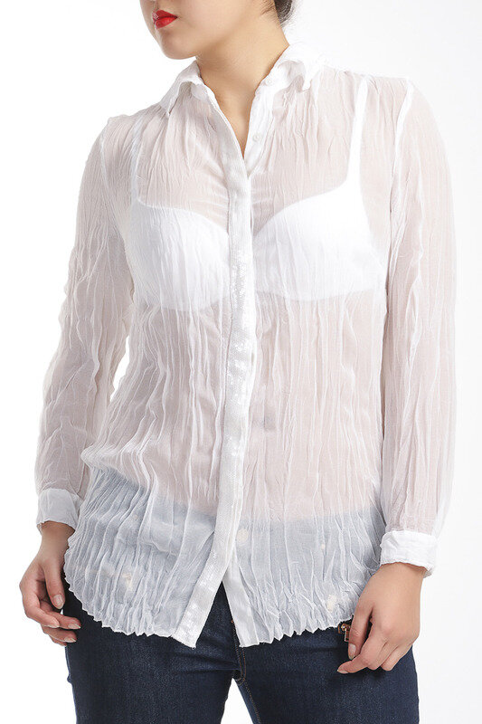 Прозрачная рубашка женская. Белая блузка. Белая прозрачная рубашка. Девушки в шелковых блузках. Белая прозрачная блуза.