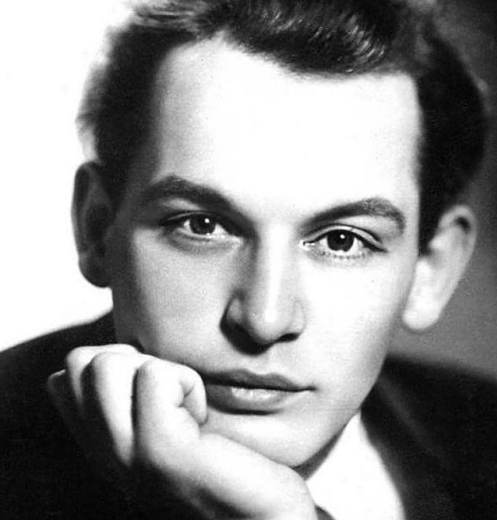 Лановой родился в семье крестьян, но отличался невероятно благородной внешностью