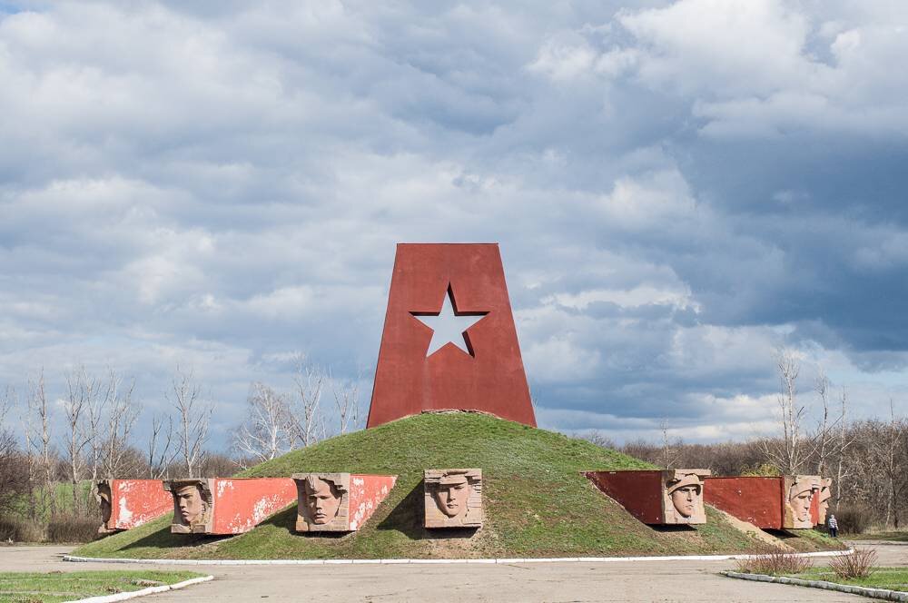 «Мемориал тринадцати Героям» в посёлке Тарасовка.