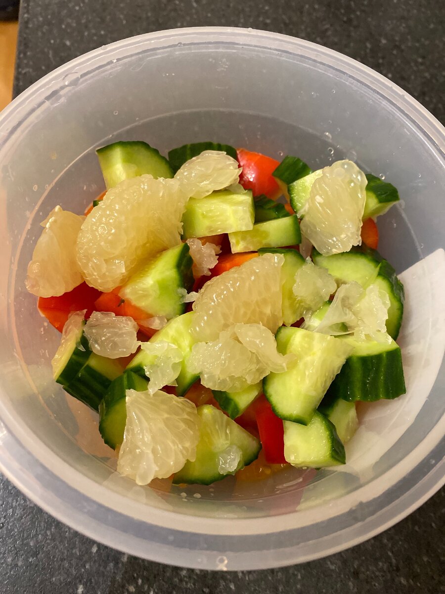 Личное фото автора. Огурцы,помидоры,сладкий перец,памело