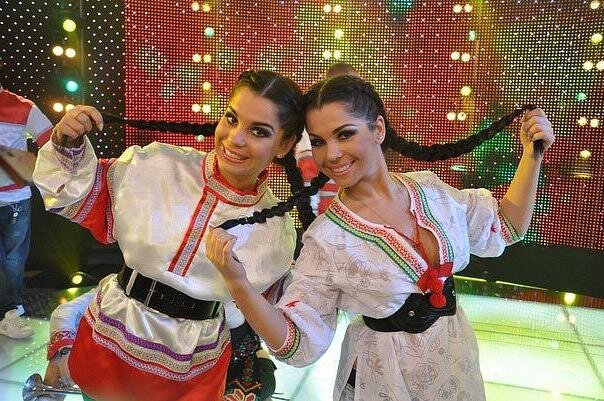 В кубанском хоре.Источник https://autogear.ru/misc/i/gallery/9143/1013063.jpg