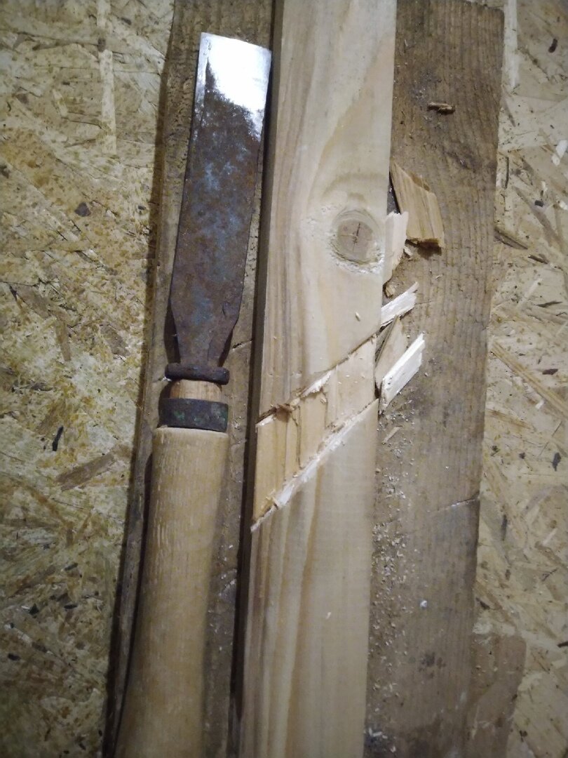 Стамеска досталась мне от одного из дедов, переделал ручку, наточил её, вдохнул новую жизнь.