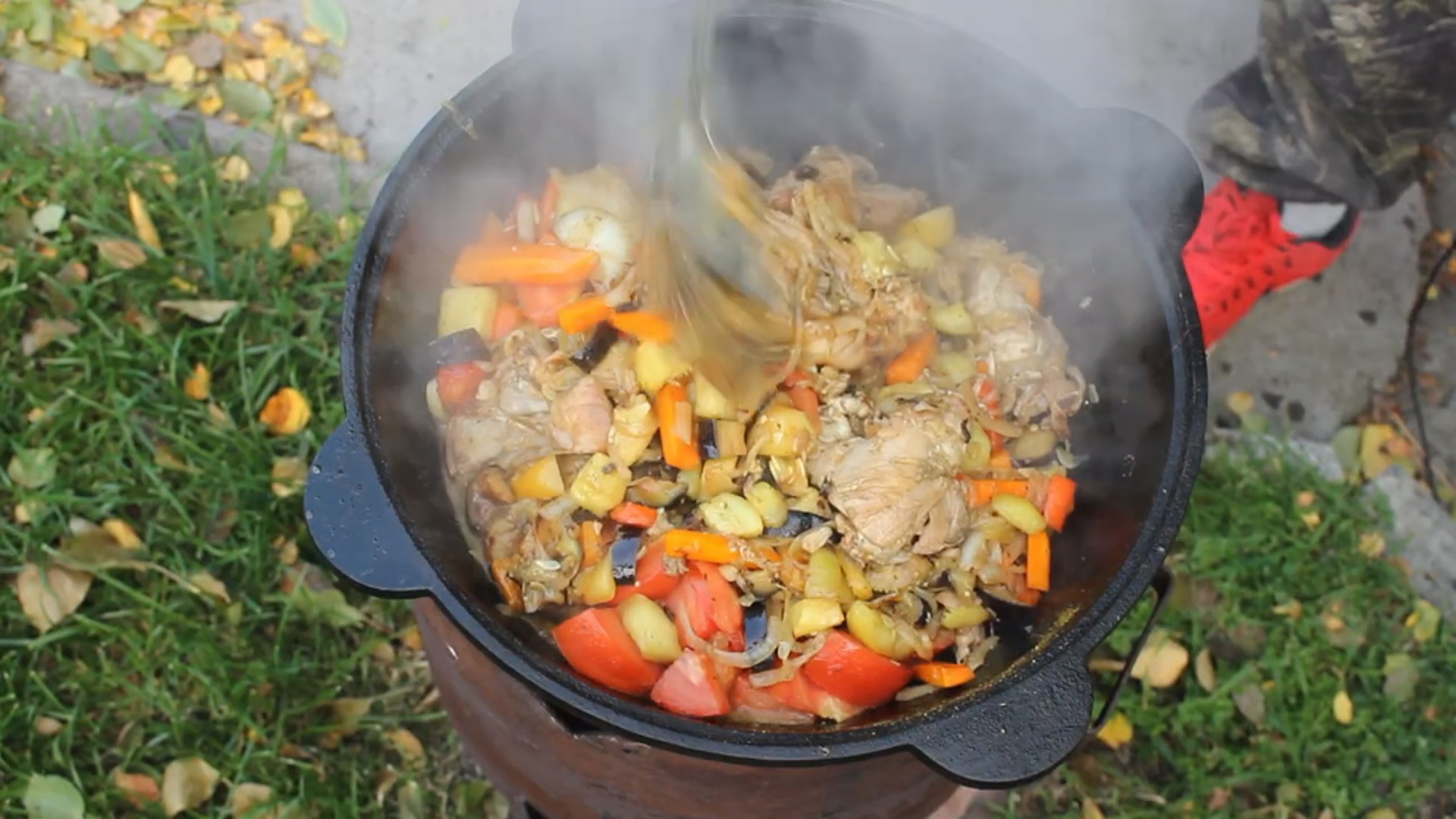 Курица с овощами, вкусный рецепт. Курица в казане на костре. Делюсь рецептом