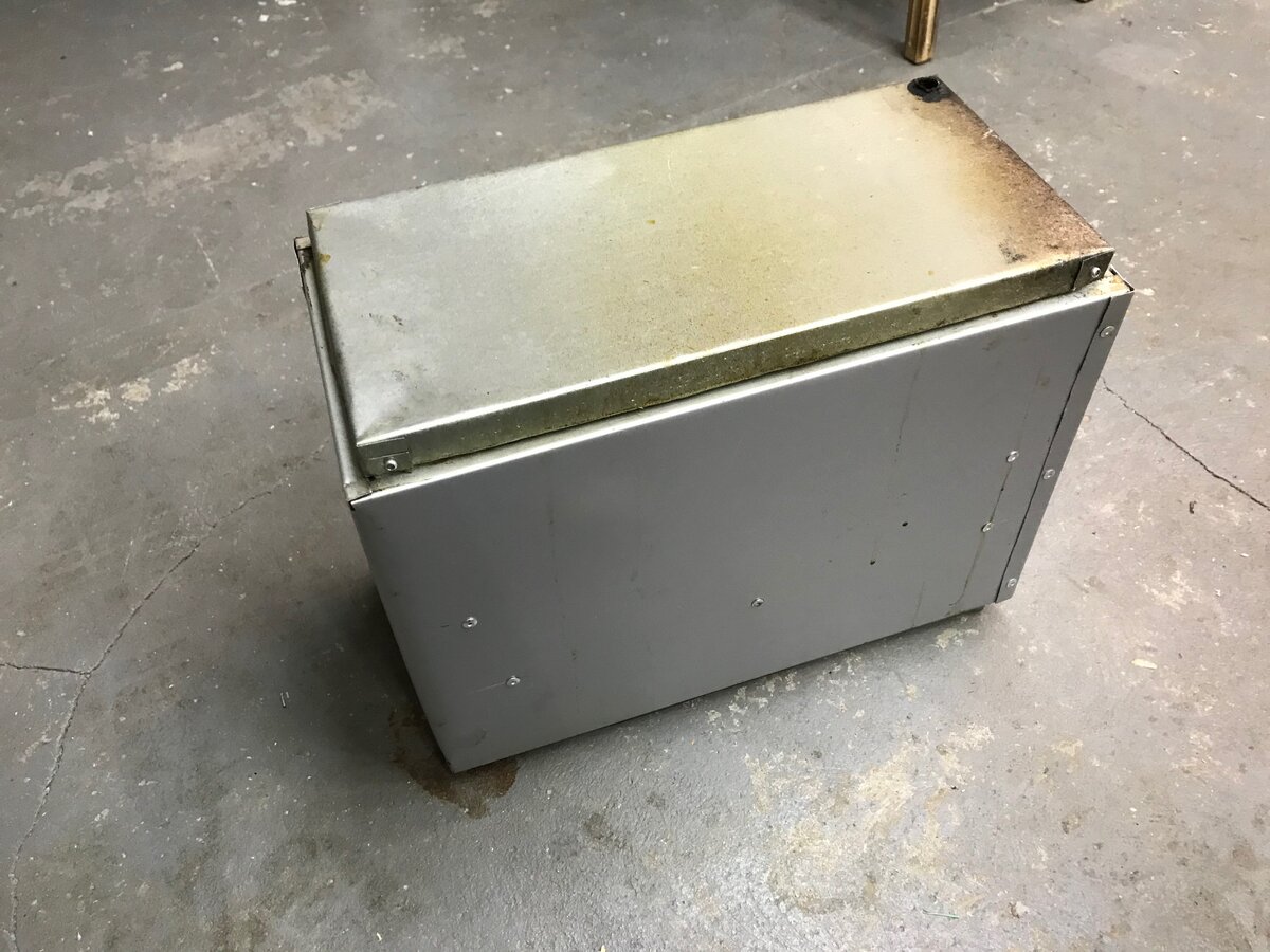 Размер коптильни  400х370х200мм.