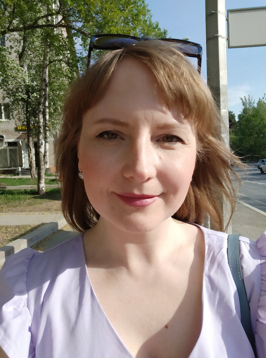 Мошенники послали меня в отделение Сбербанка, велели оставаться на связи всю дорогу. 