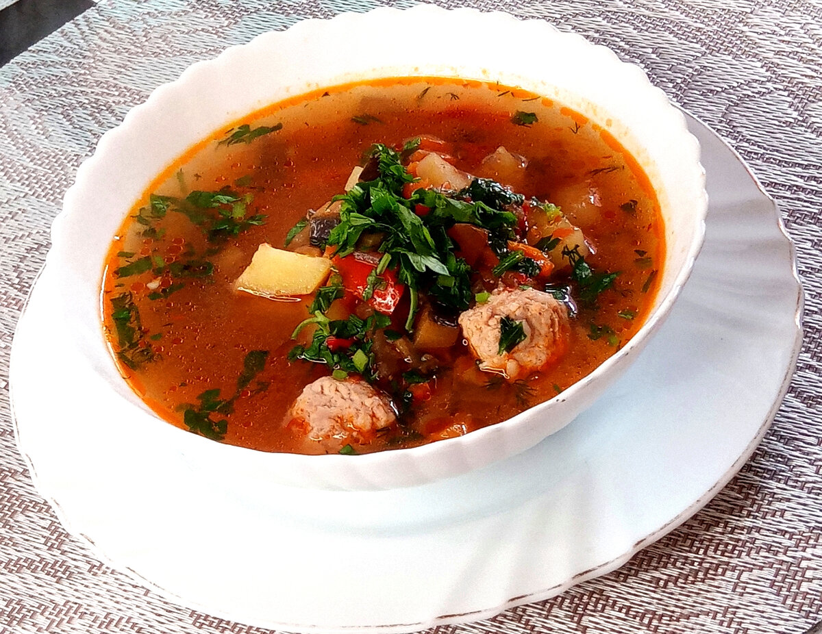 Густой, с приятным ароматом и очень вкусный суп.