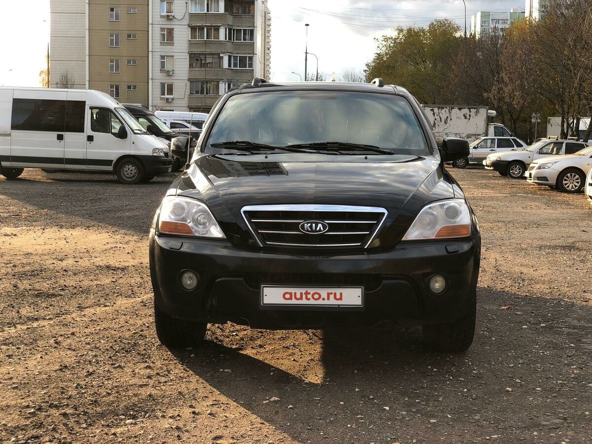 Спереди есть схожесть с "одноклассниками" в лице Ssang Yong (фото с авто.ру)