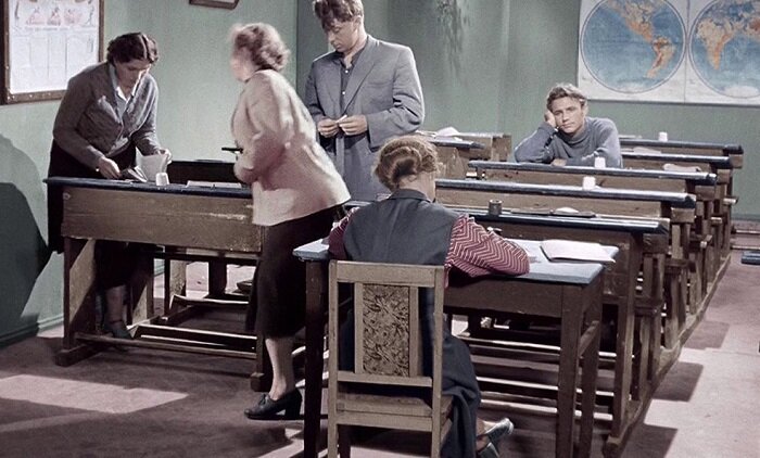 Изображение Яндекс Картинки. Кадр из фильма "Весна на Заречной улице"