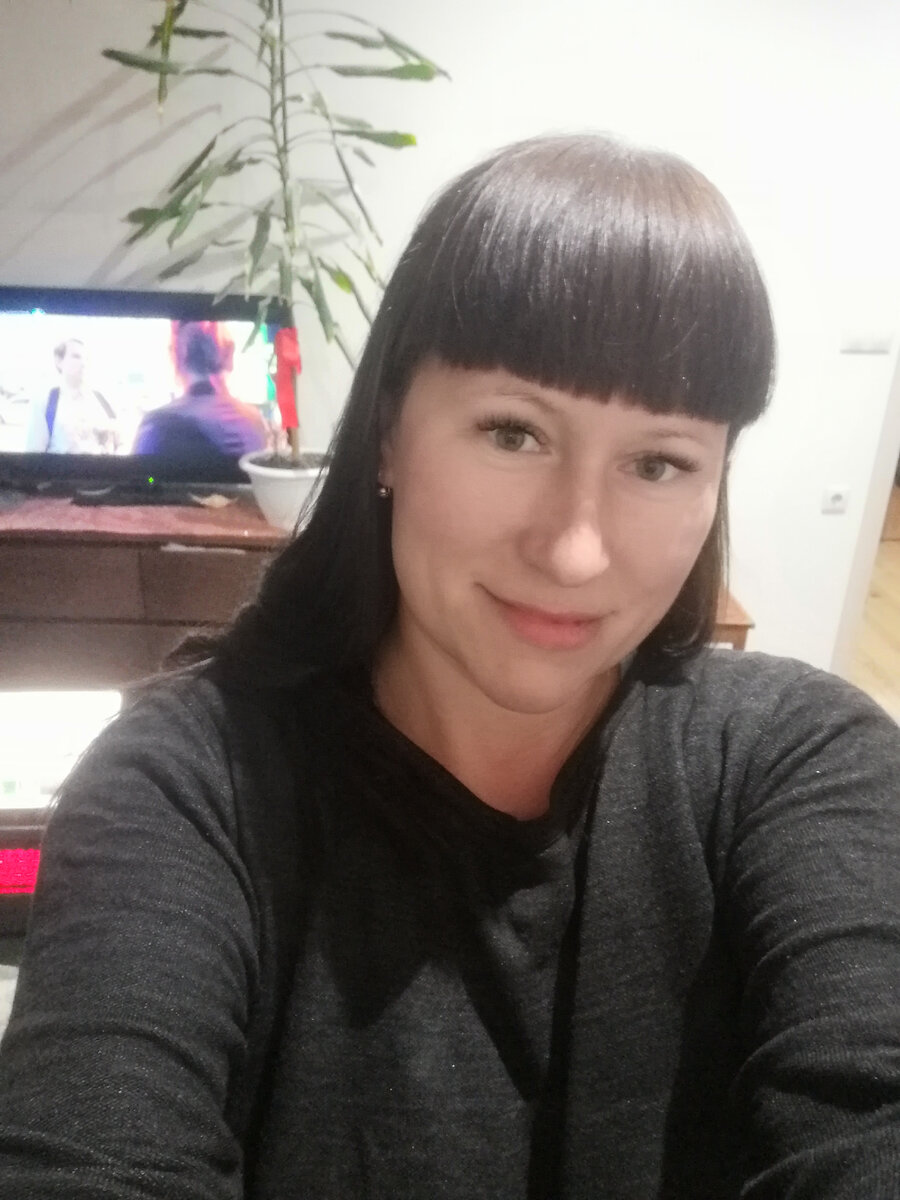 Фото из квартиры в Москве. на заднем фоне моя "пальма"!) была совсем маленькой когда-то.