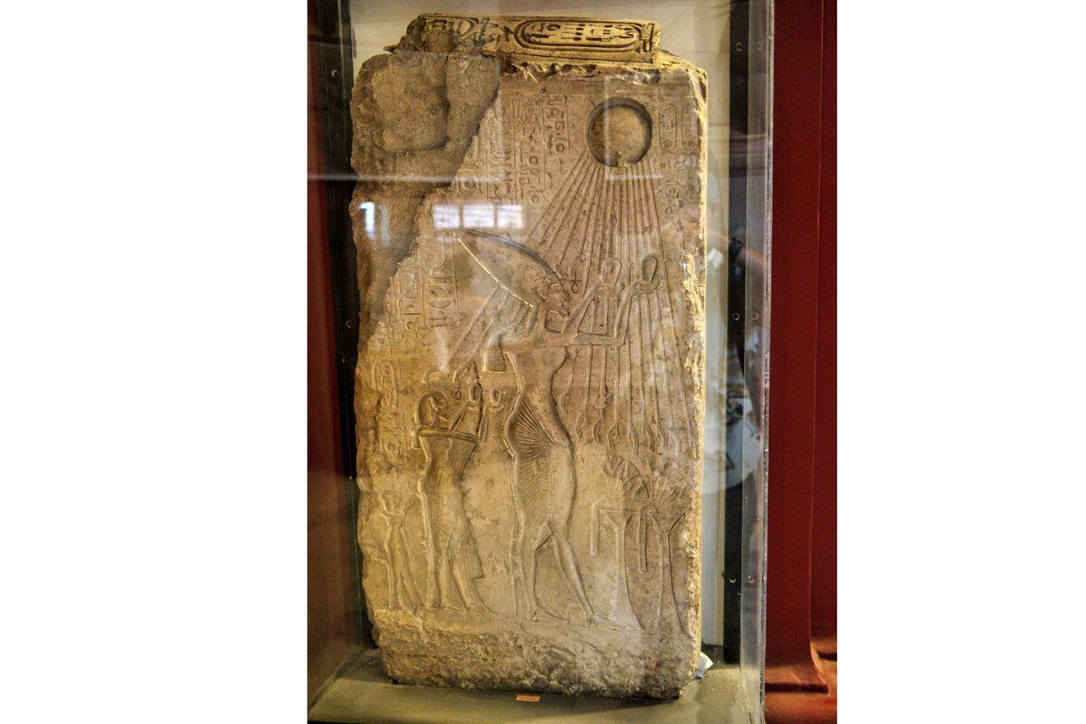 Поклонение Атону. Каирский музей. Египет. Фото: Роман Колесниченко