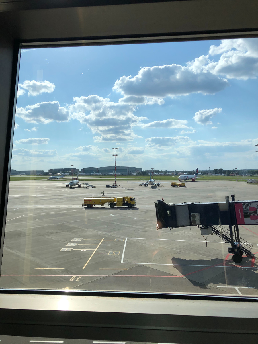 Фото летнее, летел тем же рейсом. 