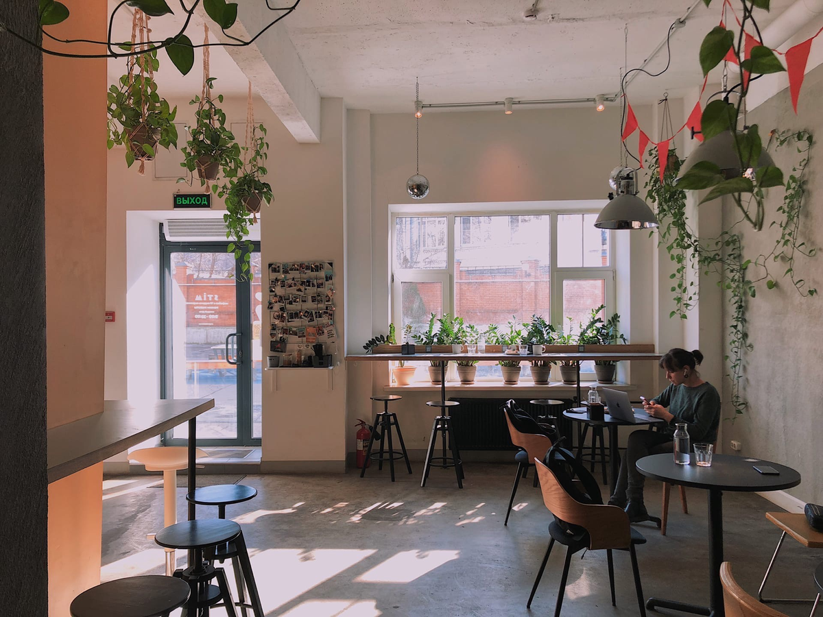 Интерьер кофейни внутри