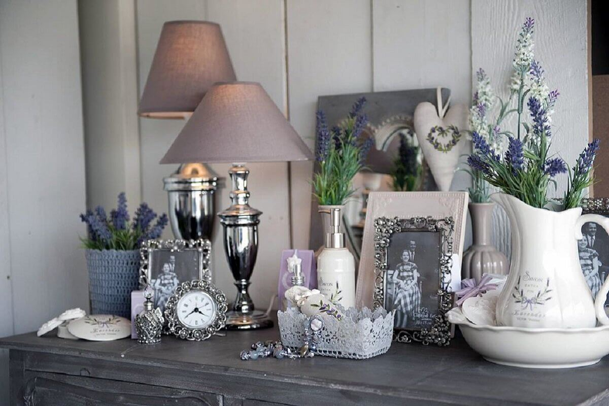 Уютный осенний интерьер. Мебель аксессуары дома. Интересные товары для дома. Кухонный стеллаж из дерева. Предметы интерьера.