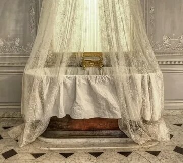 На фото ванна Марии -Антуанетты