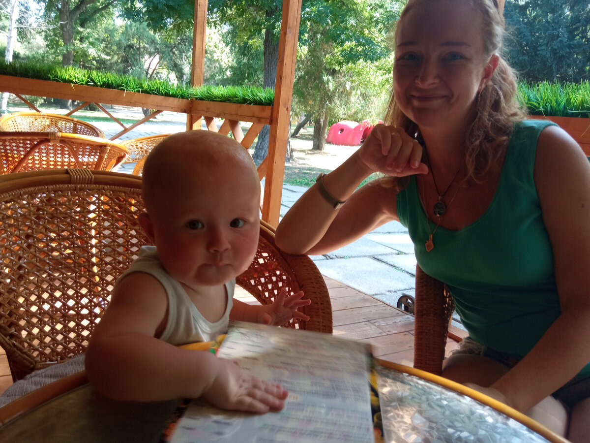 "Мяса мне... И поживей")))  Выбираем блюдо. 