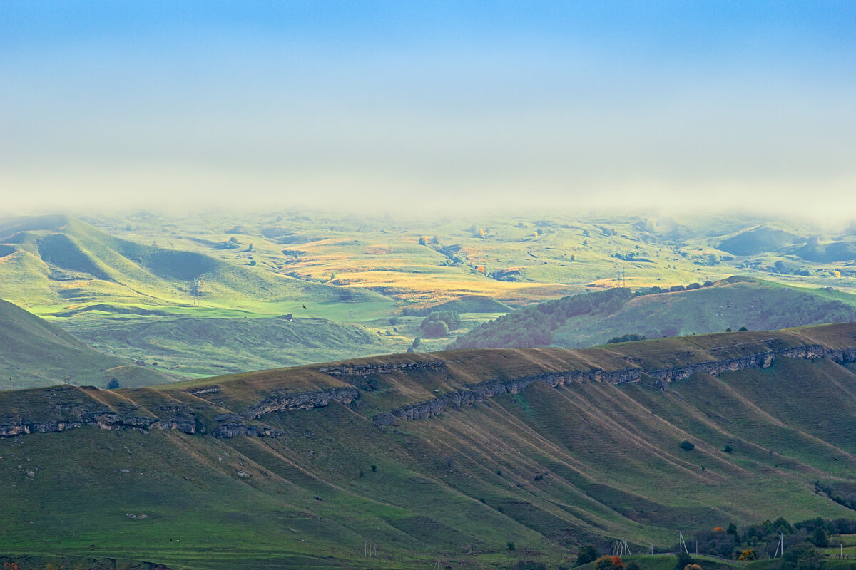 Утренний туман на склонах Скалистого хребта 