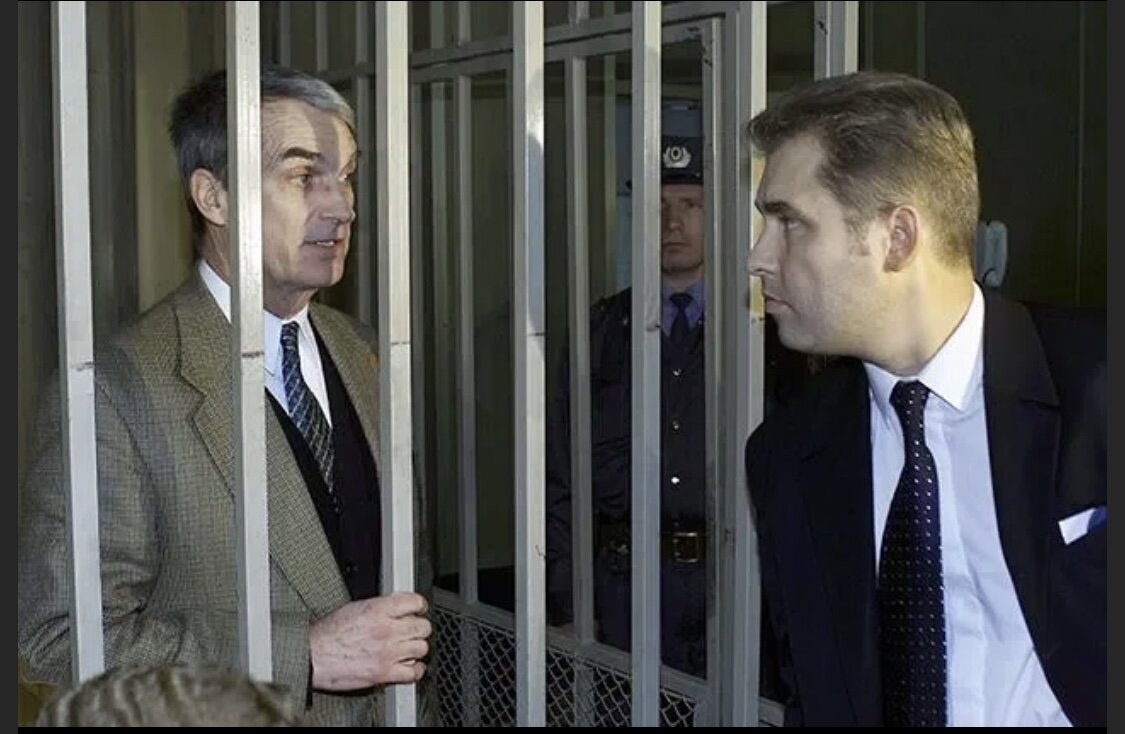 Надо признать, что адвокат в начале карьеры любил яркие имиджевые дела, привлекающие внимание к нему. Например, дело Эдмонда Поупа.
Фото: Игорь Табаков / fotoimedia / ТАСС