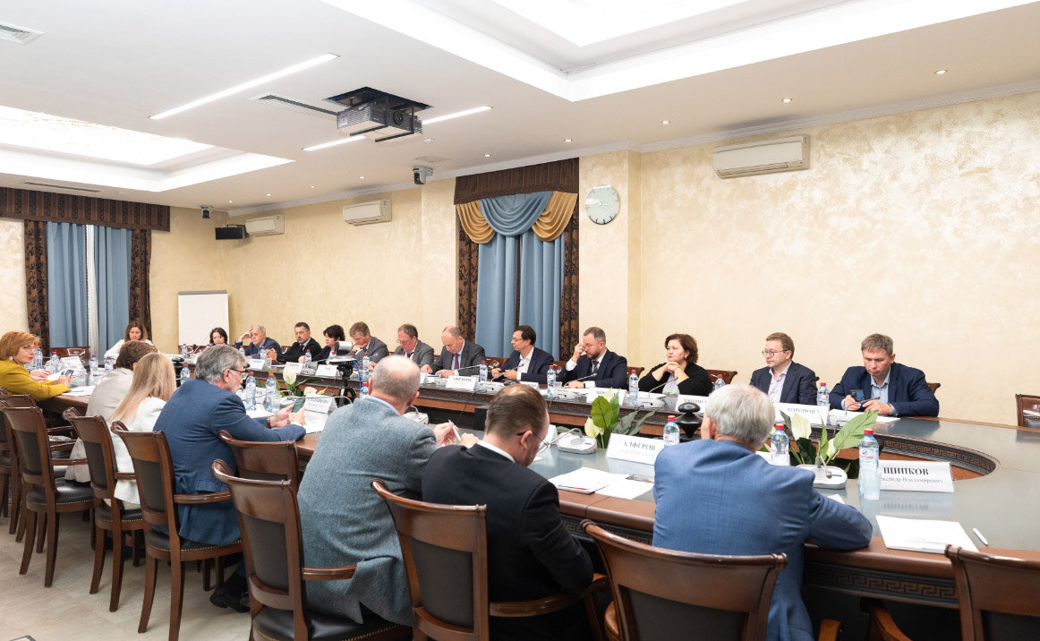 В Общественной палате РФ 18 сентября состоялось заседание Общественного совета при Федеральной службе по надзору в сфере образования и науки, организатором которого выступил заместитель Секретаря ОП-3