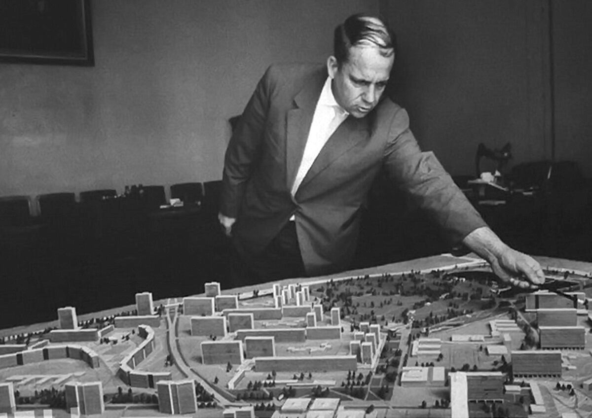 Лагутенко Виталий Павлович - автор проекта первых хрущёвок Источник: https://arsrus.ru