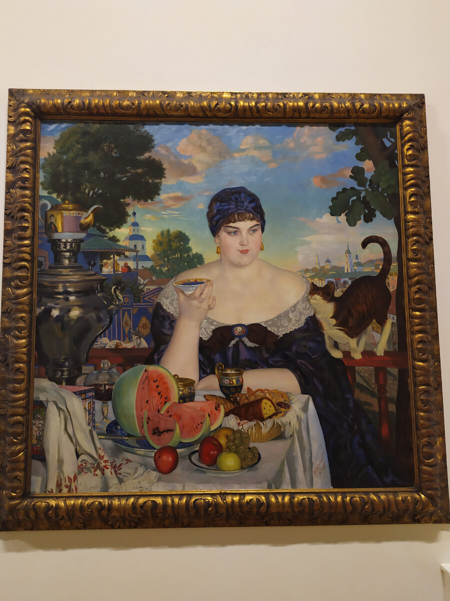 "Купчиха" вживую выглядит прекрасно, яркая картина.