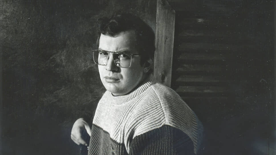    Уволившись из института, начинающий предприниматель стал изготавливать и продавать аудио- и видеозаписи. А чтобы не оказаться в тюрьме за тунеядство, параллельно числился ночным сторожем. Впервые его арестовали в 1983 году, инкриминировав частнопредпринимательскую деятельность. Однако уже через десять суток отпустили, предупредив, чтобы он «завязывал» со своим мелким бизнесом. В полной же мере талант Сергея Мавроди раскрылся с появлением в СССР первых кооперативов. А в 1989 году в Ленинском исполкоме Москвы было зарегистрировано объединение МММ — аббревиатура начальных букв фамилий основателей кооператива — Сергея и Вячеслава Мавроди и некой госпожи Муравьевой Фотоархив журнала «Огонёк»