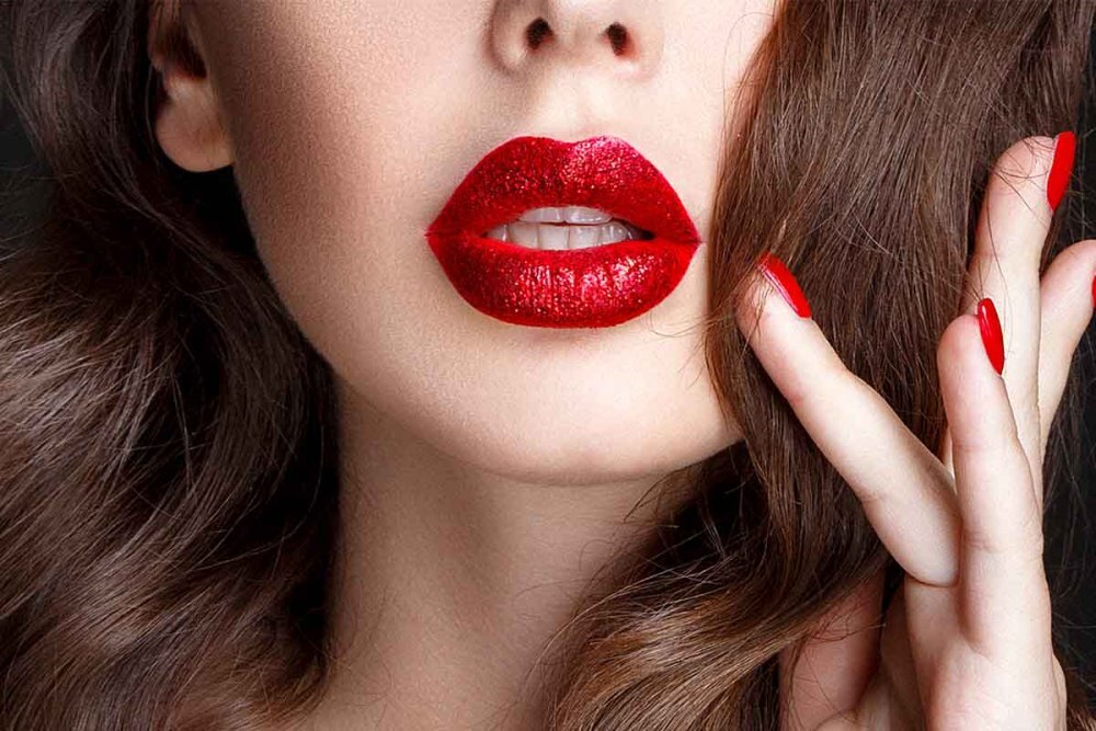 Red lips. Красные губы. Красная помада. Девушка с красными губами. Девушка с красной помадой на губах.