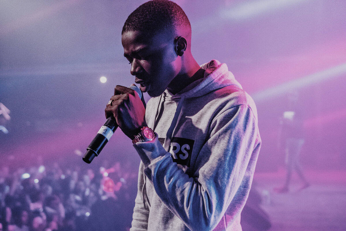 MHD-Французский рэпер из Парижа, получивший признание в трэп-музыке.