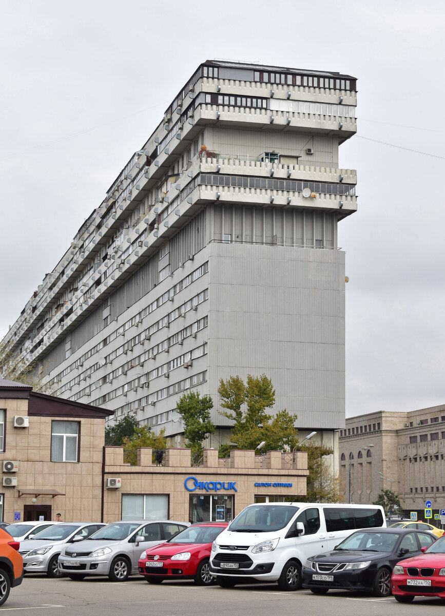 Дом корабль в москве фото Дом-корабль возле станции метро "Тульская" привлекал учёных и воров
