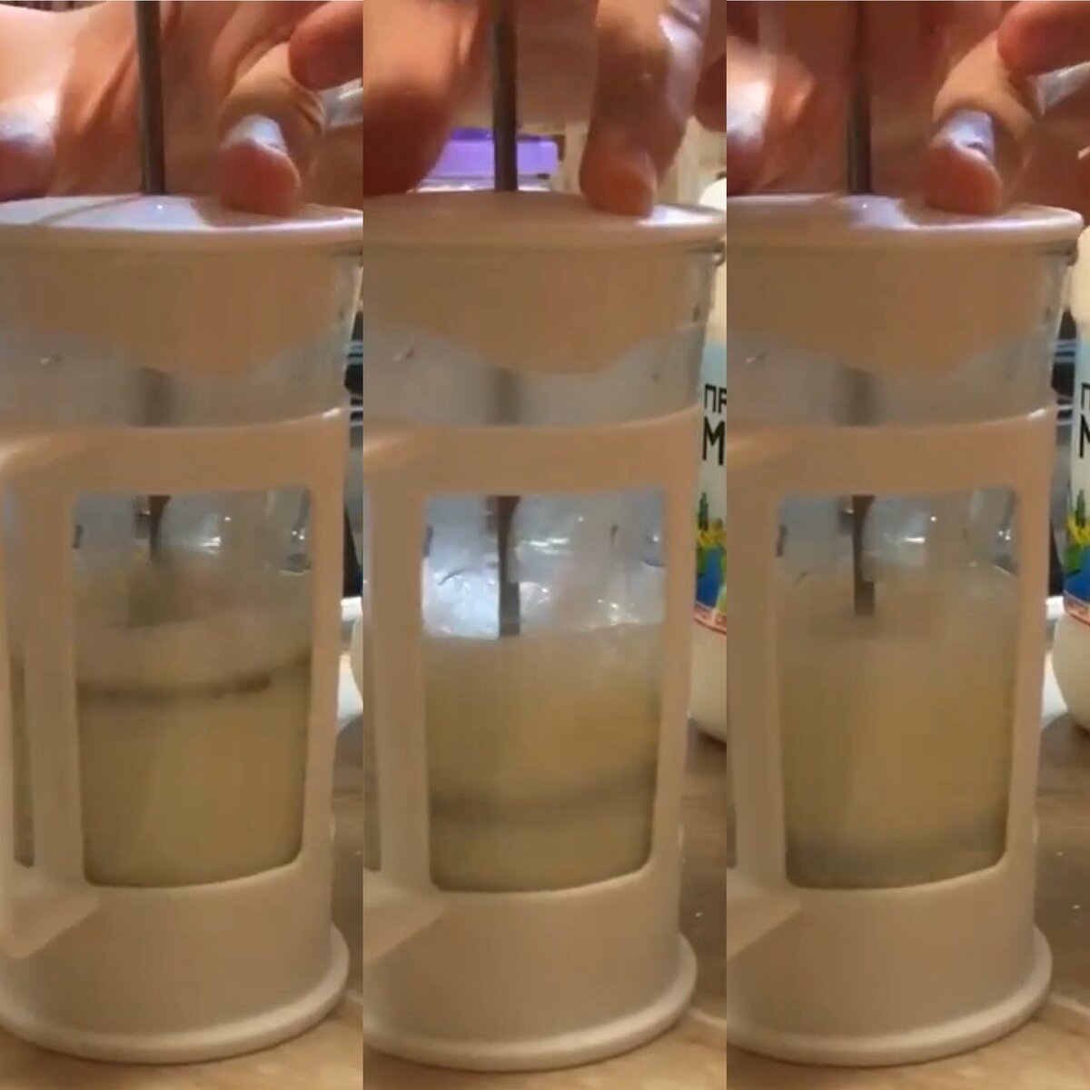 Производите движение ситечком вверх-вниз до образования пены