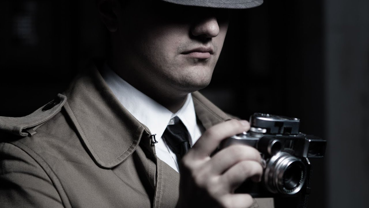 Шпионы - они везде. И в учебнике литературы тоже